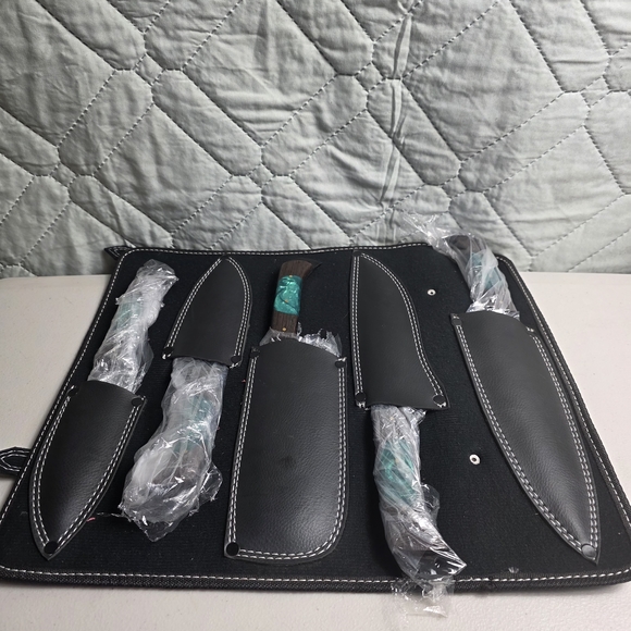 Other - Rust Free Handcrafted J2 Steel Chef Knife Set Wit
Five-piece knife set. Turquois